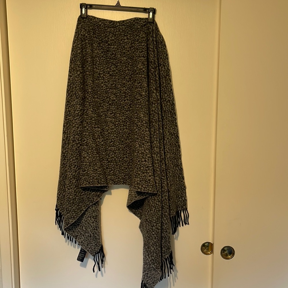 Grey animal print wool scarf